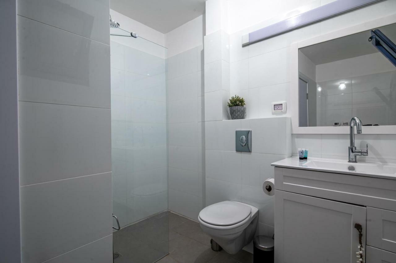 Port City Haifa - Bat Galim Oceanfront Luxury Esterno foto